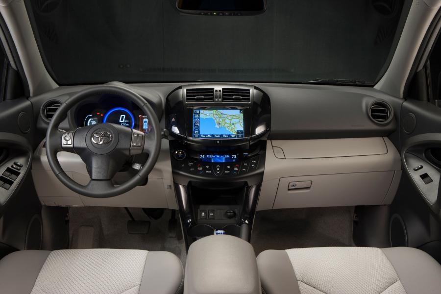  Toyota RAV4 EV 2012 года  (фото 29 из 107)